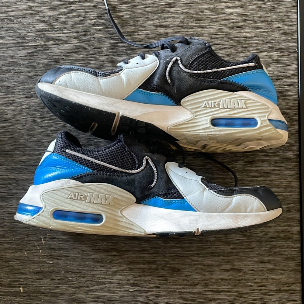 NIKE AIR MAX